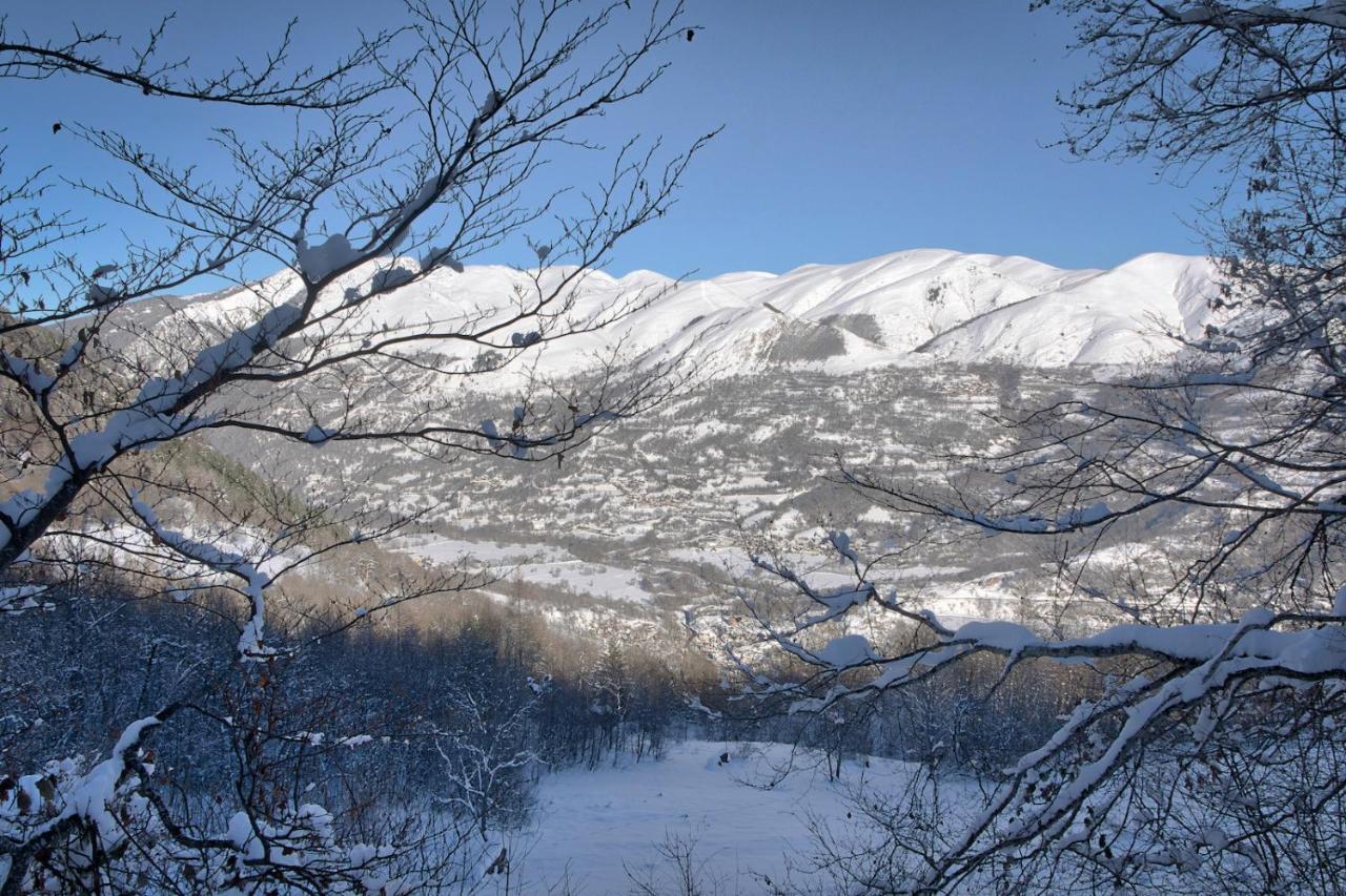 Detente et convivialite au pied des montagnes Génos Extérieur photo