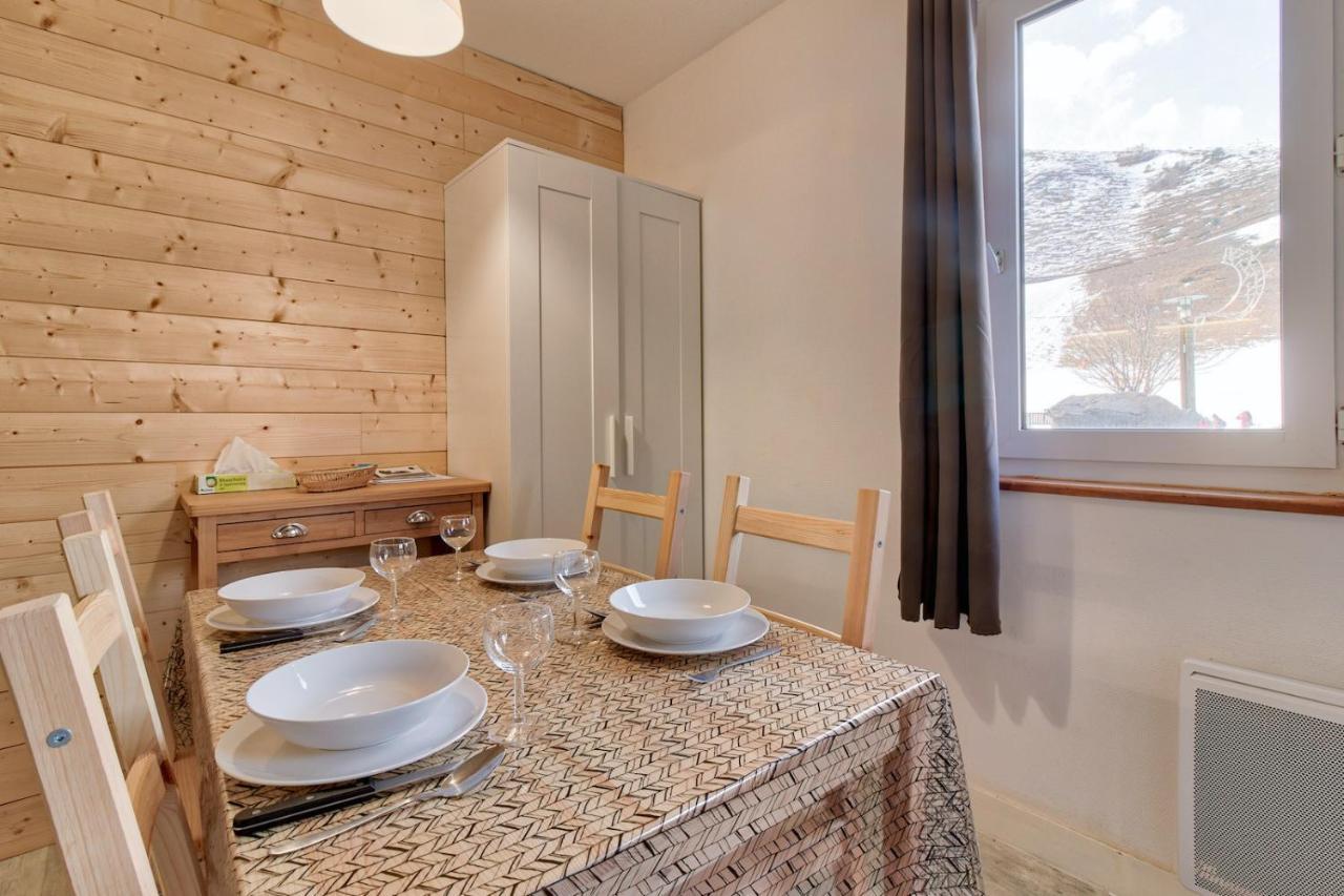 Detente et convivialite au pied des montagnes Génos Extérieur photo